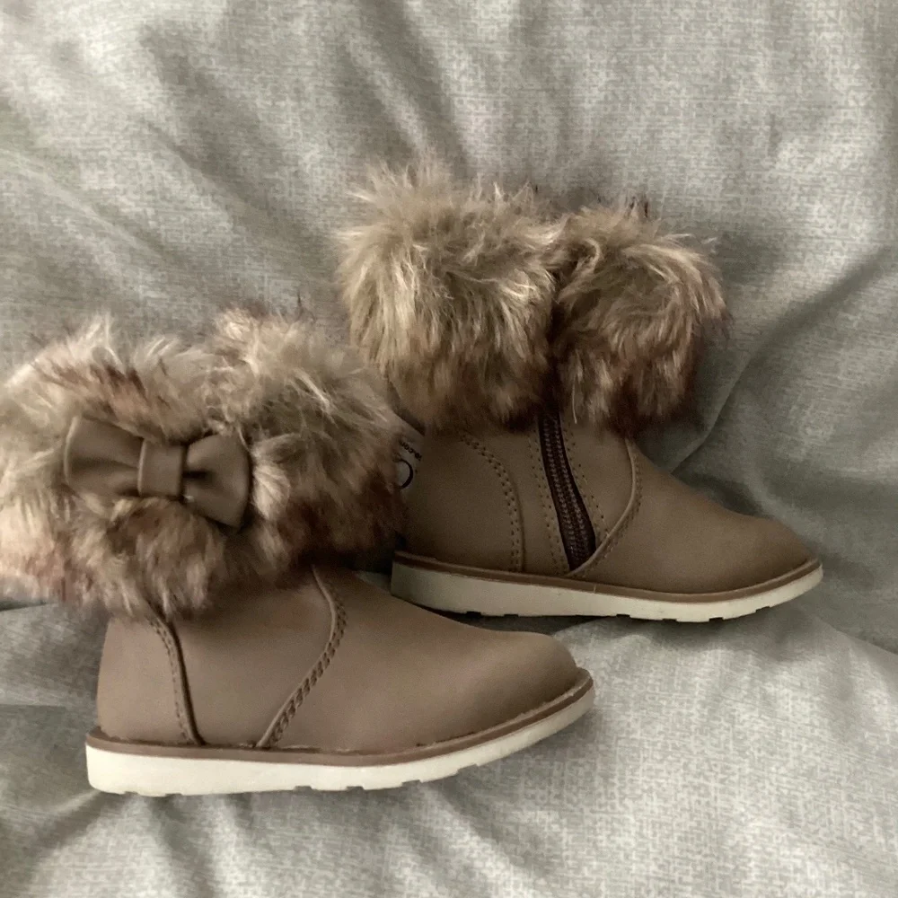 New Baby Girl Boots Size 5 with Faux Fur and Bow Toddler Children Place